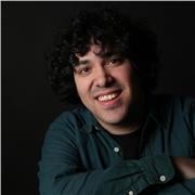 Graduado en Musicología ofrece clases de piano clásico, jazz y otros estilos populares (blues, Bossa... ). Improvisación, armonía y lenguaje musical